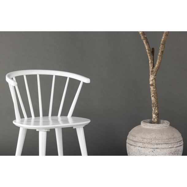 Dobby - 2 Spisebordsstole i massiv hvidlakeret tr�