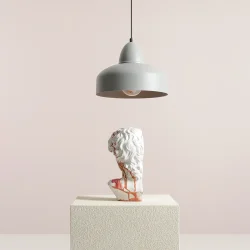 Kosmo - Loftlampe i gr metal