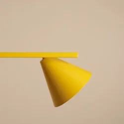 Frigg - Loftlampe i sennepsgul metal