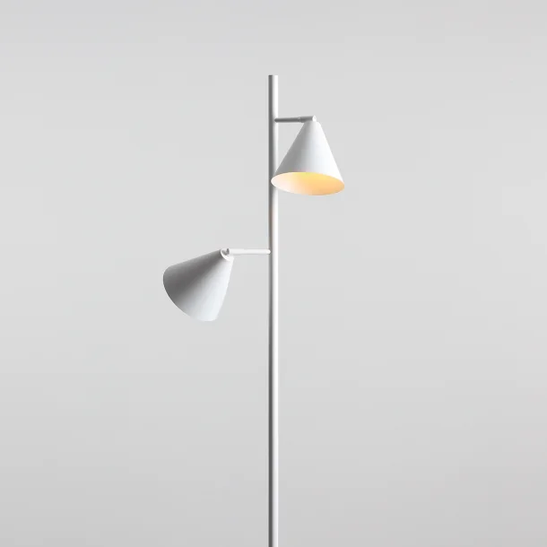 Frigg- Gulvlampe med to skrme i hvid metal