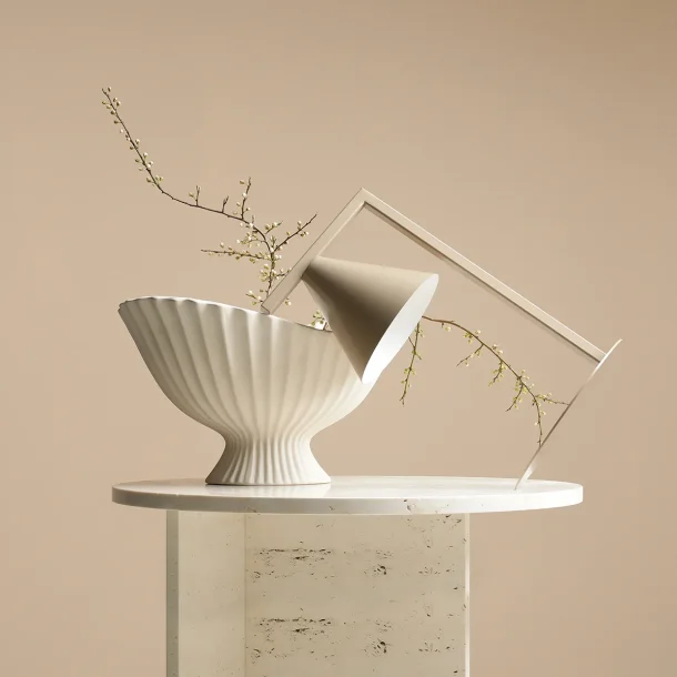 Frigg- Bordlampe i beige metal