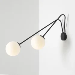 Arana - Vglampe i sort metal og to glaskupler