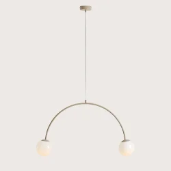Twiggy - Loftlampe i beigefarvet metal og 2 hvide glaskupler, bredde 84 cm.