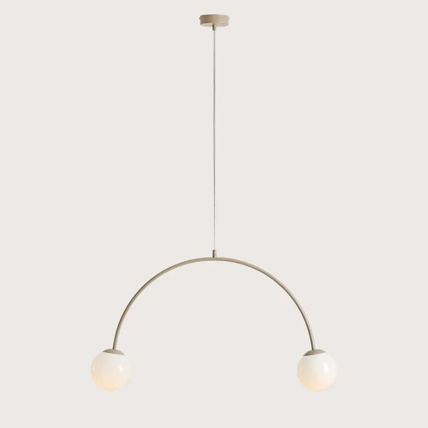 Twiggy - Loftlampe i beigefarvet metal og 2 hvide glaskupler, bredde 84 cm.