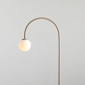 Twiggy - Gulvlampe i beige metal og hvidt glas