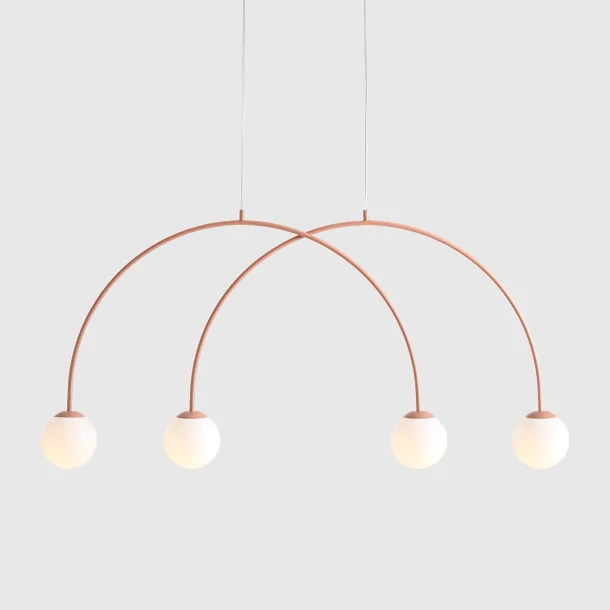  Twiggy - Taklampa i korallfrgad metall och 4 vita glaskupoler, bredd 130 cm.