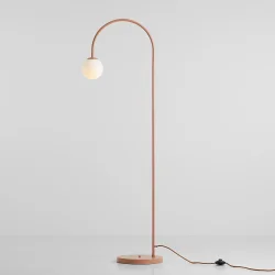 Twiggy - Gulvlampe i koral farvet metal og hvidt glas