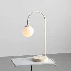 Twiggy - Bordlampe i cremefarvet metal og hvidt glas