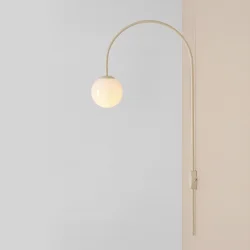 Twiggy - Vglampe i cremefarvet metal og hvidt glas