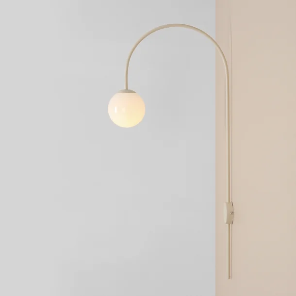 Twiggy - Vglampe i cremefarvet metal og hvidt glas