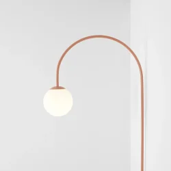 Twiggy - Vglampe i koral farvet metal og hvidt glas