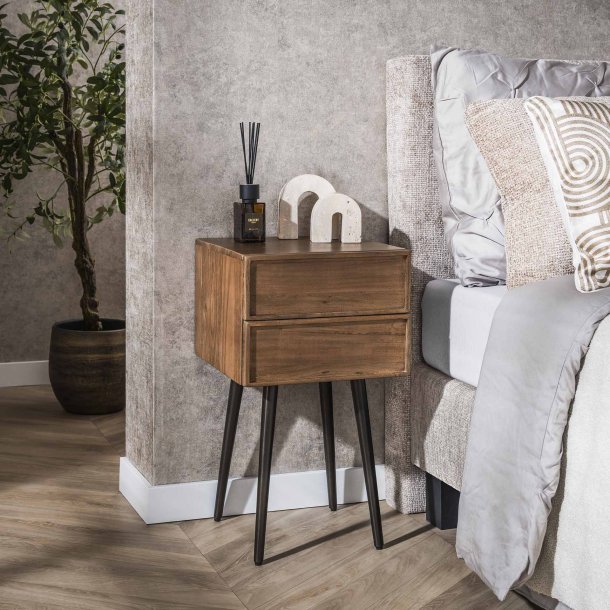 Cove- Sengebord i brun massiv akacietr med 2 skuffer