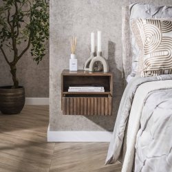 Marron - Sengebord i brun massiv akacietr med skuffe