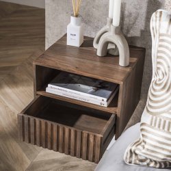 Marron - Sengebord i brun massiv akacietr med skuffe