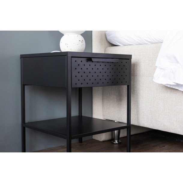 Beta - Sengebord i sort metal