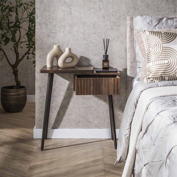 Marron - Sengebord i brun massiv akacietr med venstrehngt skuffe 