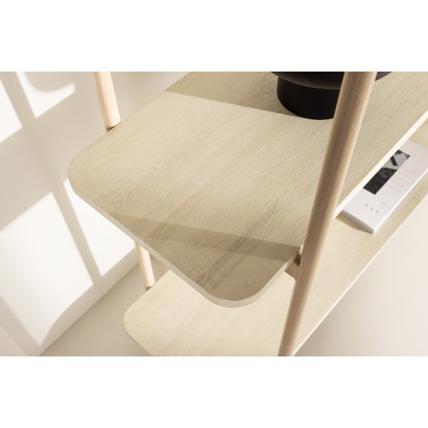 Stigma - Reol i hvidtonet MDF, 120 x 120 cm.