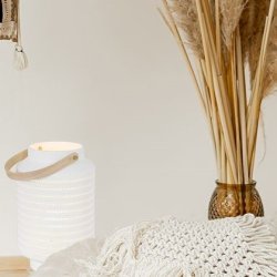 Sorbas - bordlampe i hvid keramik, hjde 26 cm.