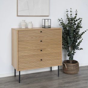 Create kommode i egetr med fire skuffer