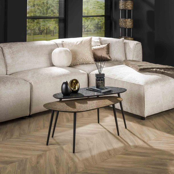 Daidalos - sofabordsst med to nyreformede borde i metal