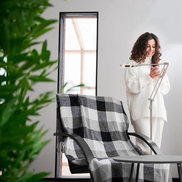 Callosa - gulvlampe i stl eller sort metal