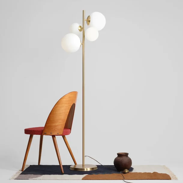 Dizzy - Gulvlampe i messing og hvidt glas