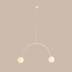 Twiggy - Loftlampe i cremefarvet metal og 2 hvide glaskupler, bredde 84 cm.