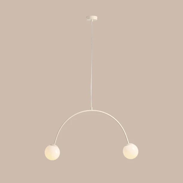 Twiggy - Loftlampe i cremefarvet metal og 2 hvide glaskupler, bredde 84 cm.