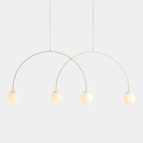 Twiggy - Loftlampe i cremefarvet metal og 4 hvide glaskupler, bredde 149 cm.