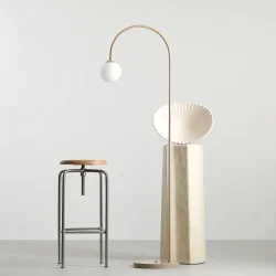Twiggy - Gulvlampe i beige metal og hvidt glas