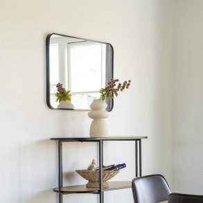 Shadows - Spegel i svart ram, 50 x 70 cm.