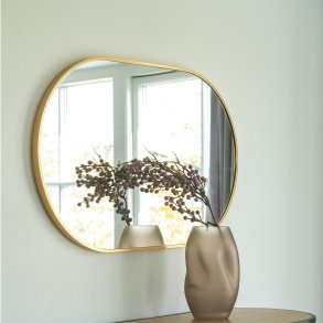 Shadows - Spegel i m�ssingsram, 50 x 80 cm.