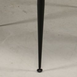 DT 110 - Spisebord i hvid laminat med sorte metal ben