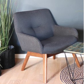 Baley - Lnestol i mrkegr stof og ben i valnd