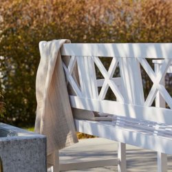 Croix - Havebnk i hvid hjglans mahogni, bredde 150 cm.