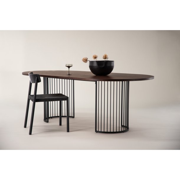 Iron - Spisebord i valndde finer og stel i metal