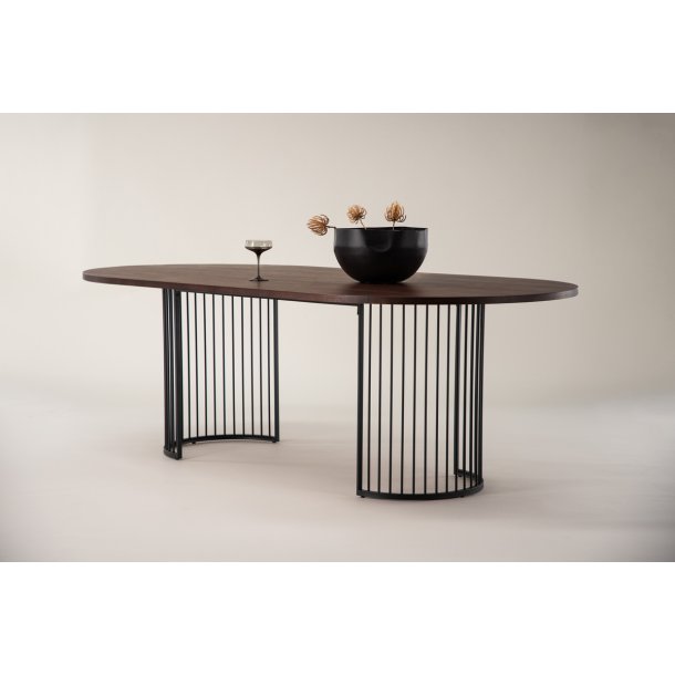 Iron - Spisebord i valndde finer og stel i metal