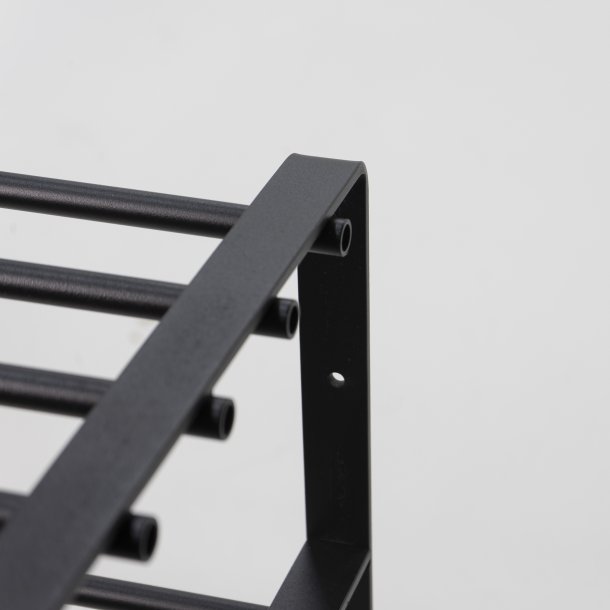 Dinex - Skostativ i sort metal, 3 hylder, bredde 70 cm