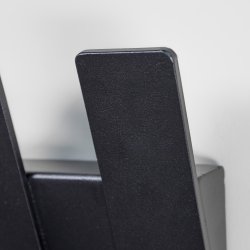 Boost - Knage med syv knager i sort metal