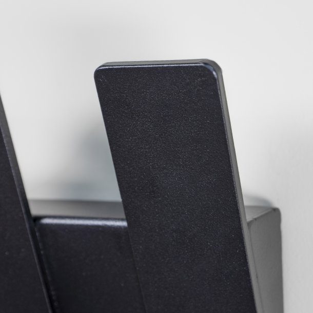 Boost - Knage med syv knager i sort metal