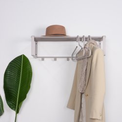 Dinex - Hattehylde i silky taupe farvet metal, bredde 70 cm.