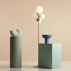 Dizzy - Gulvlampe i beigefarvet metal og hvidt glas