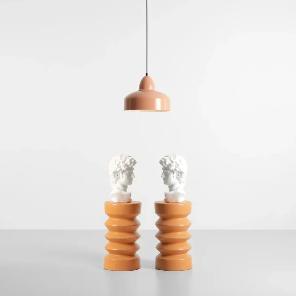 Kosmo - Loftlampe i koralrd metal