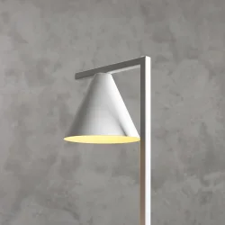 Frigg- Bordlampe i hvid metal