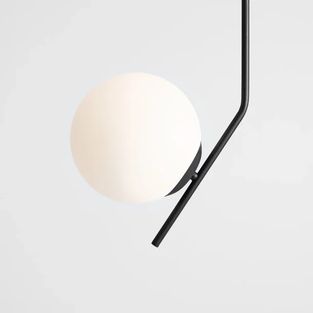 Arts - Loftlampe i sort metal og hvidt glas, hjde 95 cm