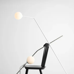 Limelight - Gulvlampe i hvidt metal og hvidt glas