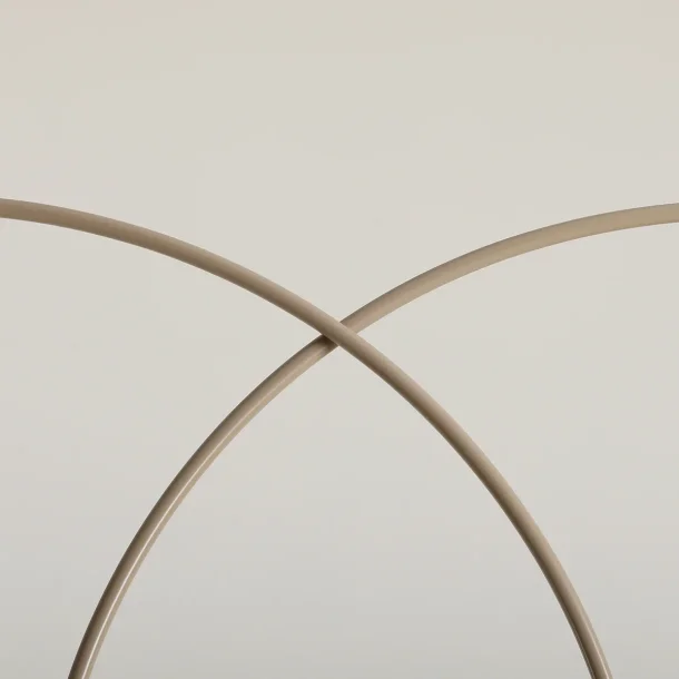 Twiggy - Loftlampe i beige farvet metal og 4 hvide glaskupler, bredde 149 cm.