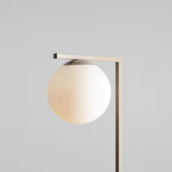 Moma - Gulvlampe i beige metal og hvidt glas