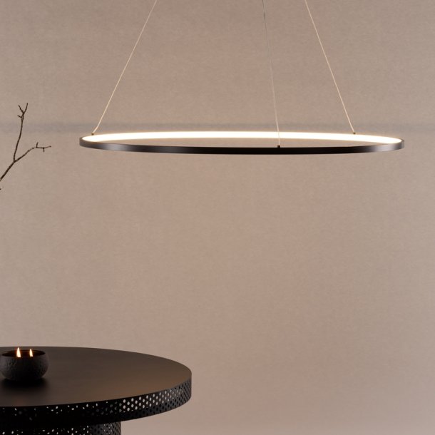 Brego - Loftlampe i sort aluminium med LED lys