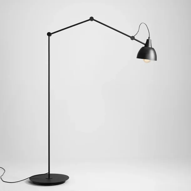 Verdi - Gulvlampe i sort metal